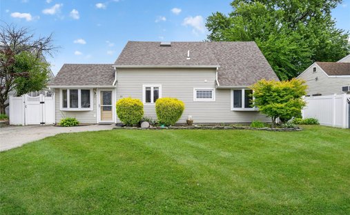 House in Levittown, New York, United States 1