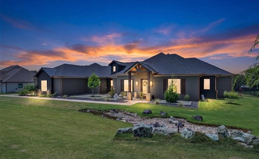 House in Burleson, Texas, United States 1