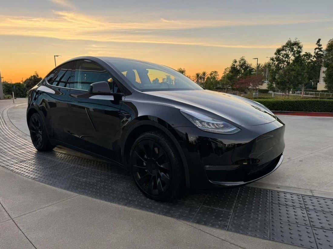 Suv in Newport Beach, CA, United States 3 - 18118374
