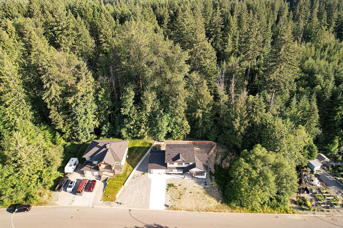 House in Lake Cowichan, British Columbia, Canada 2 - 18276760