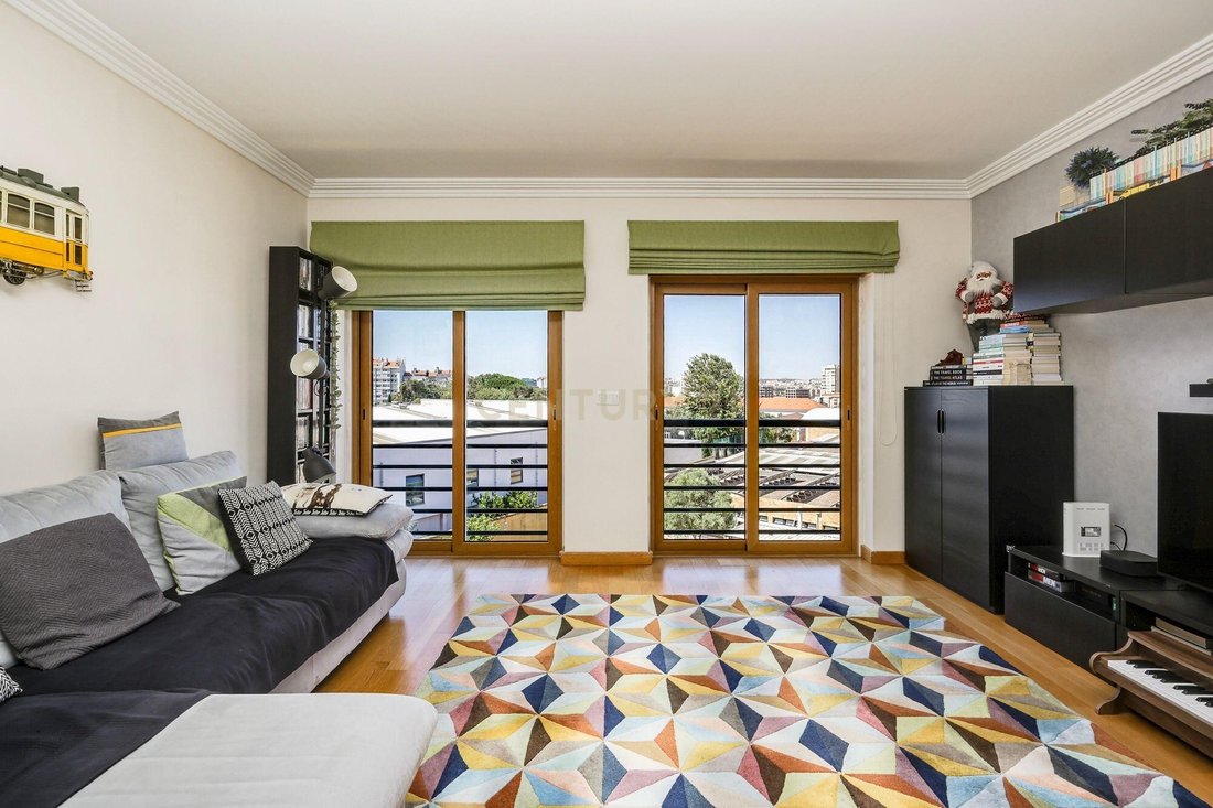 Apartment in Carnide, Lisbon, Portugal 3 - 18278404
