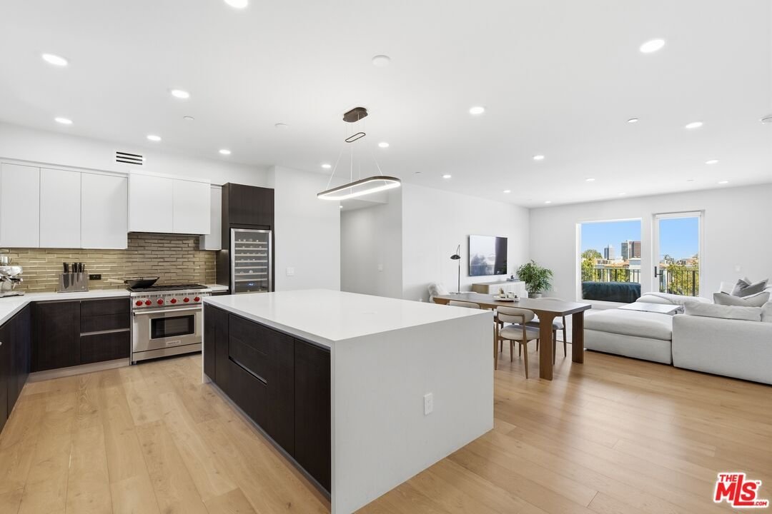Condo in Los Angeles, California, United States 1 - 18278693