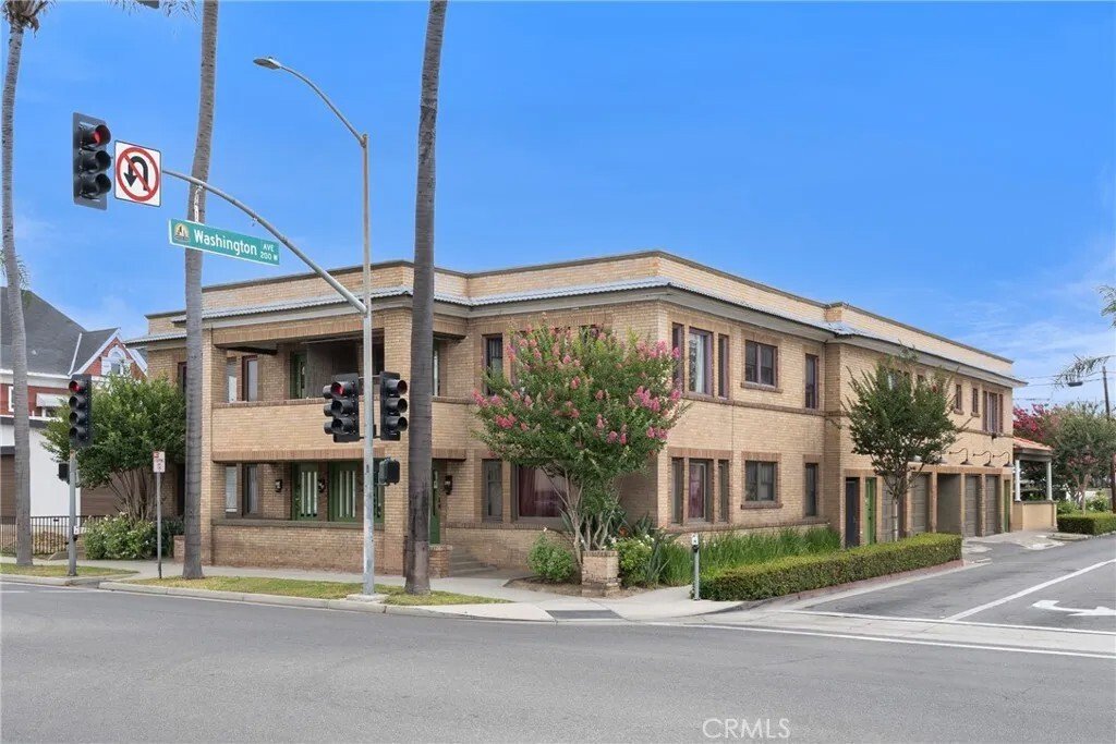 Santa Ana, California, United States 2 - 18277792