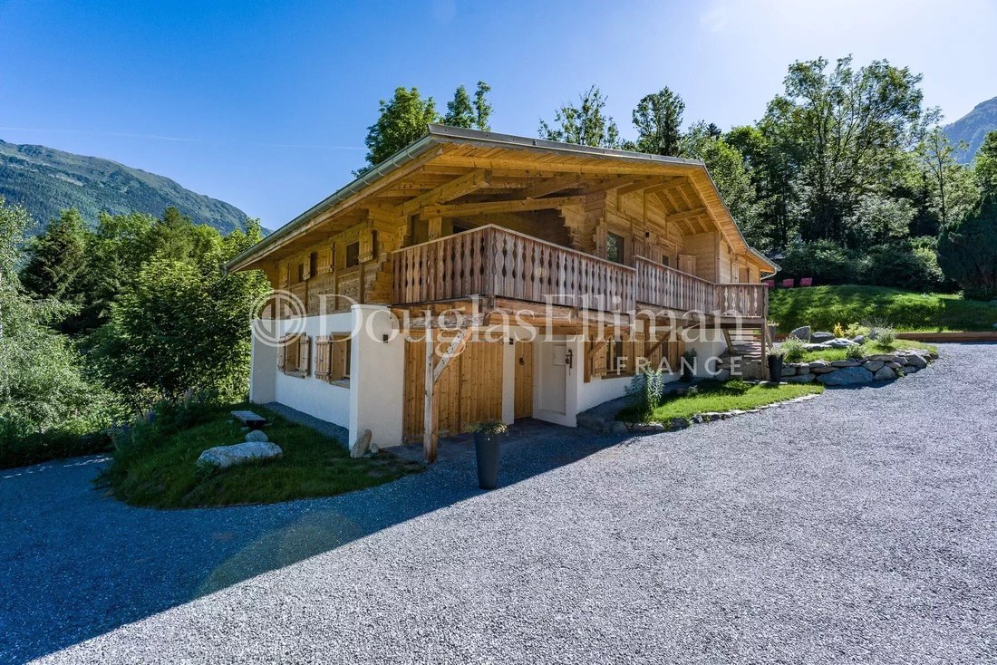 Chalet in Les Houches, Auvergne-Rhône-Alpes, France 1 - 17134237