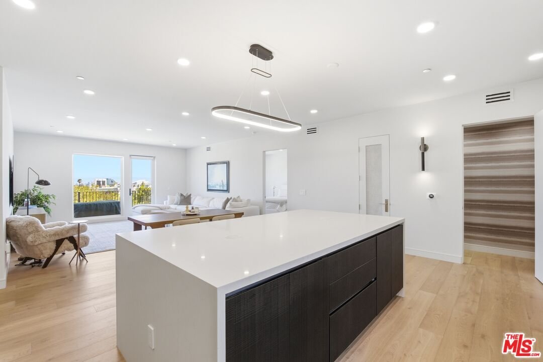 Condo in Los Angeles, California, United States 5 - 18278693