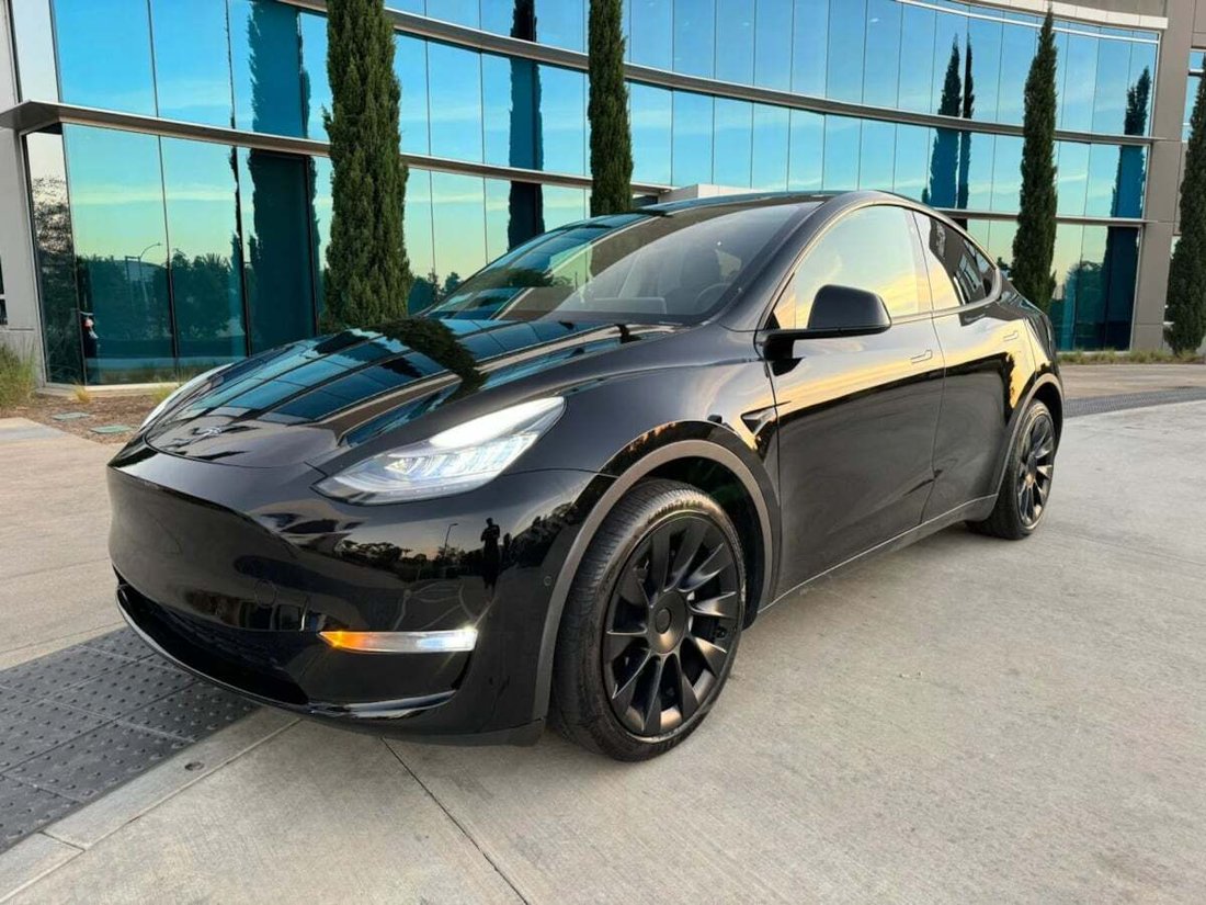 Suv in Newport Beach, CA, United States 4 - 18118374