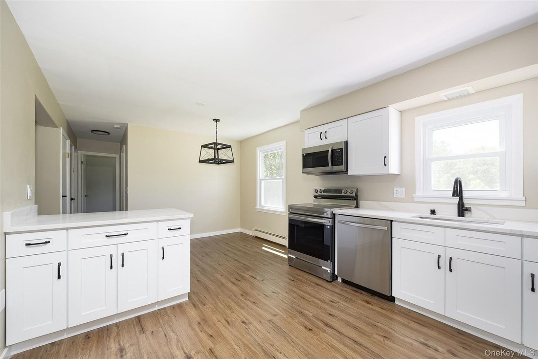House in Spackenkill, New York, United States 4 - 18125852