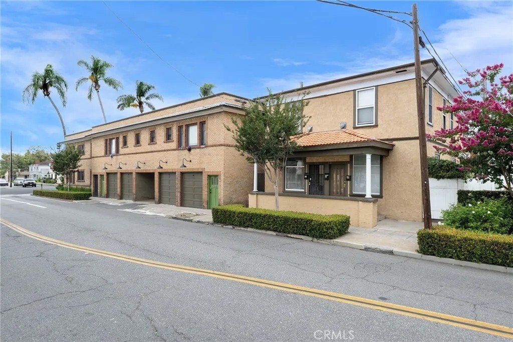 Santa Ana, California, United States 3 - 18277792