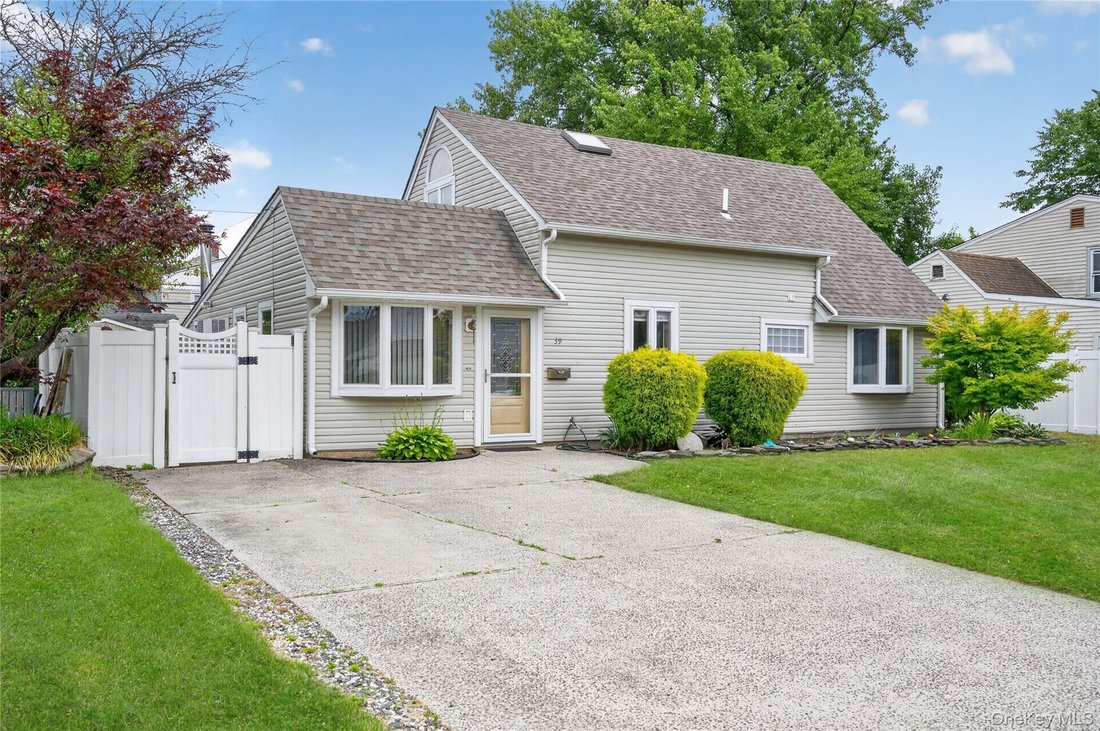 House in Levittown, New York, United States 2 - 18276751