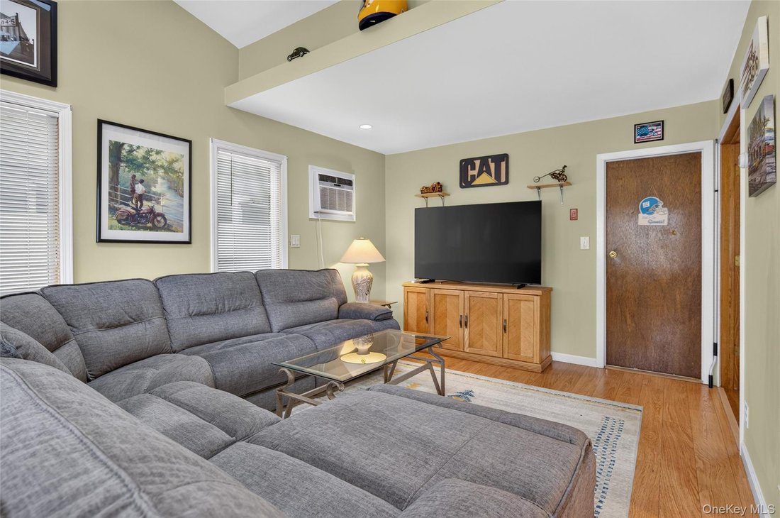 House in Levittown, New York, United States 5 - 18276751