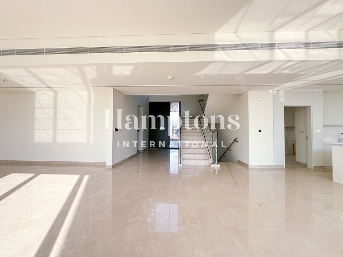 Villa in Hadaeq Sheikh Mohammed Bin Rashid, Dubai, United Arab Emirates 1 - 18276909