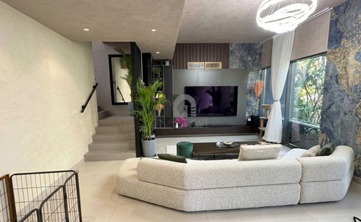Townhouse in Al Suyoh Suburb, Sharjah Emirate, United Arab Emirates 1