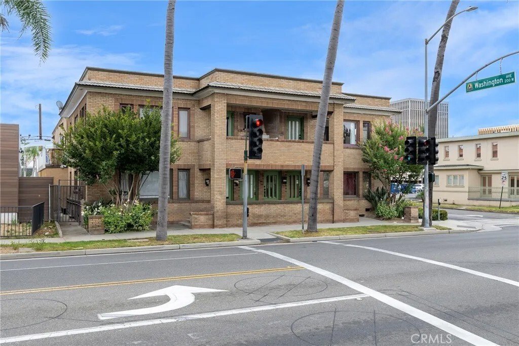 Santa Ana, California, United States 1 - 18277792