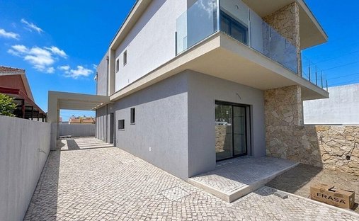 Townhouse in Fernao Ferro, Setubal, Portugal 1