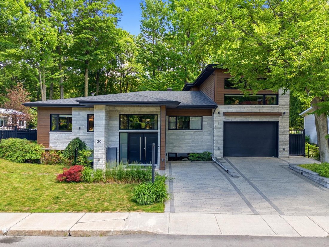 House in Sainte-Julie, Quebec, Canada 1 - 18278365