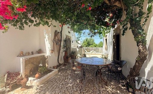 Townhouse in Santa Barbara de Nexe, Algarve, Portugal 1