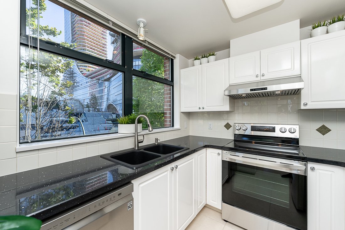 Condo in Vancouver, British Columbia, Canada 5 - 18278759