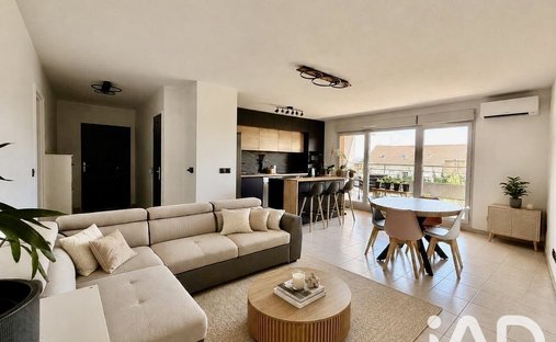Apartment in Cessy, Auvergne-Rhône-Alpes, France 1