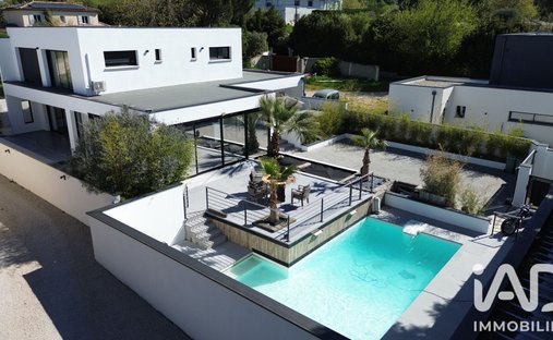 House in Alexis-Montlouis, Montelimar, France 1