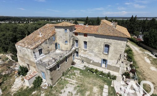 House in Zone Nord, Saint-Gilles, France 1