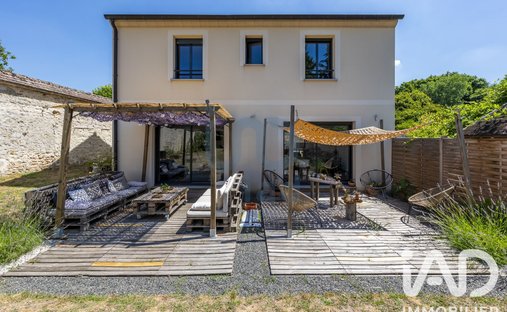 House in Fleury-en-Biere, Ile-de-France, France 1