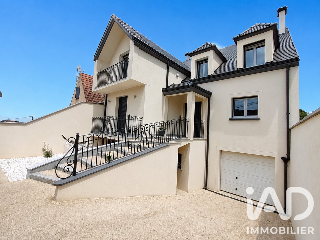 House in Le Pin, Ile-de-France, France 1 - 18283365