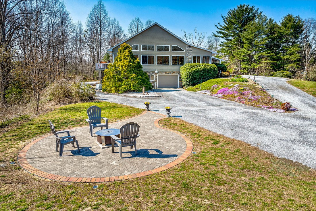 House in Hendersonville, North Carolina, United States 3 - 18279277