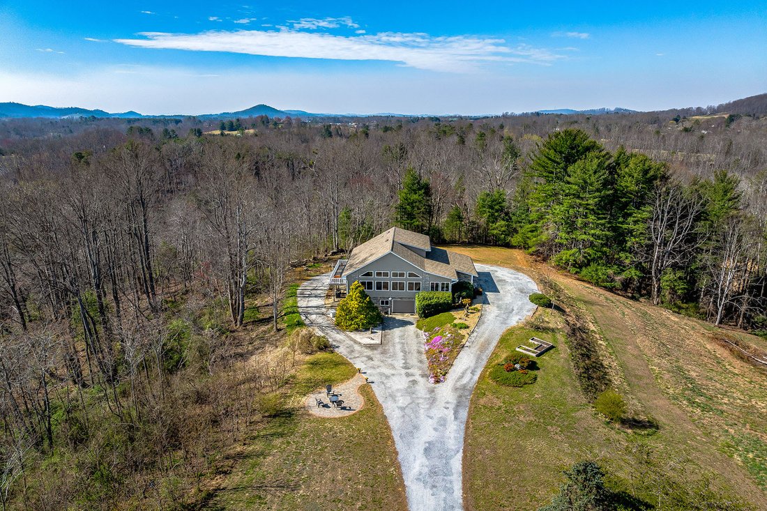 House in Hendersonville, North Carolina, United States 2 - 18279277
