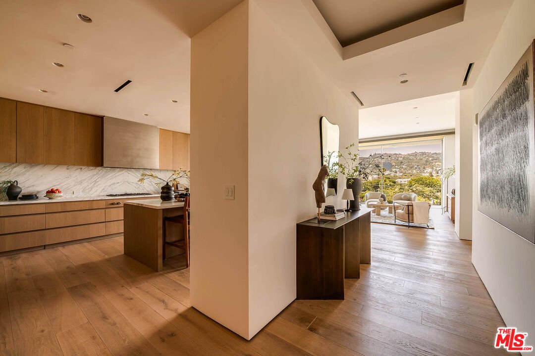 Condo in Los Angeles, California, United States 4 - 18279458