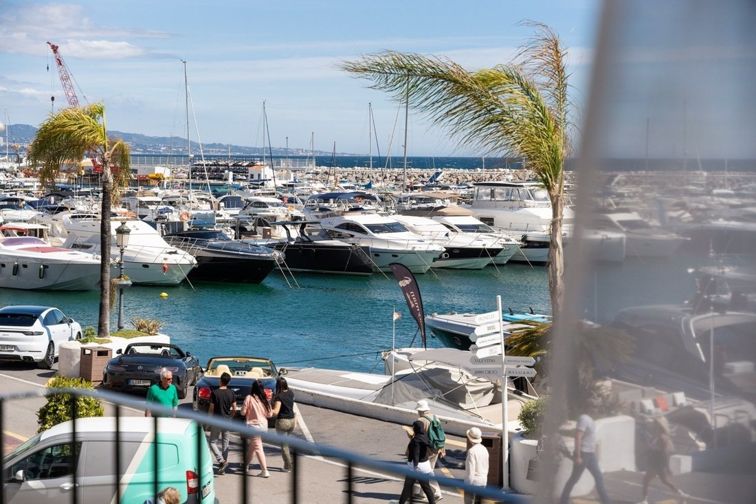 Apartment in Puerto Banus, Marbella, Spain 2 - 18279443