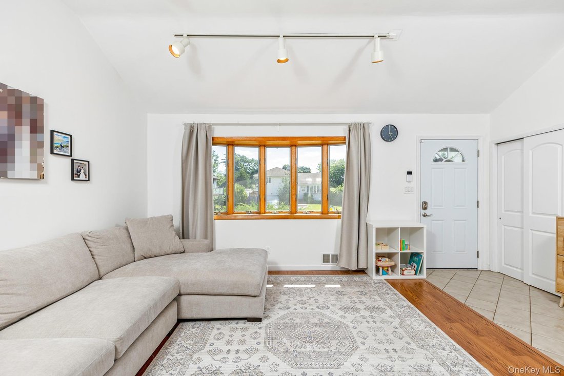 House in Hicksville, New York, United States 3 - 18279362