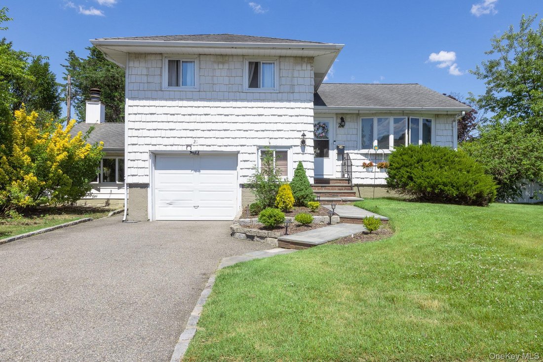 House in Hicksville, New York, United States 1 - 18279362