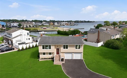 House in Massapequa, New York, United States 1