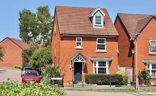 House in Monkton Heathfield, England 1