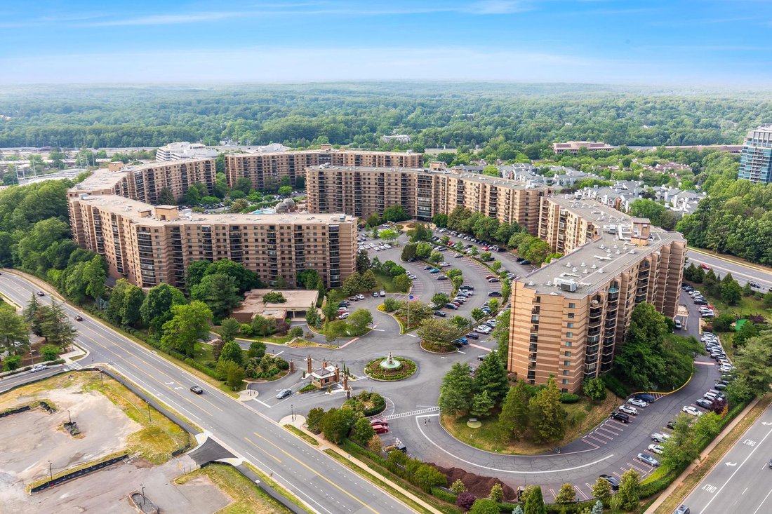 Condo in McLean, Virginia, United States 2 - 18289068