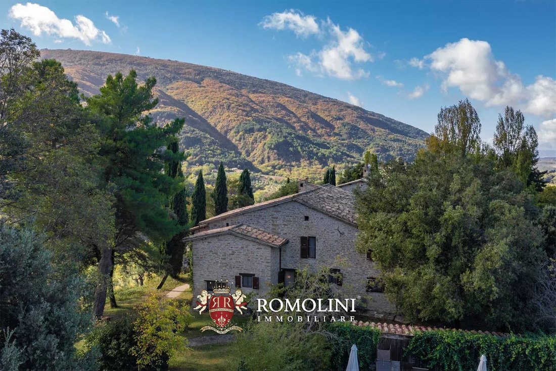 Estate in Assisi, Umbria, Italy 4 - 15665234