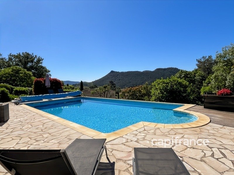 Villa in Bagnols-en-Forêt, Provence-Alpes-Côte d'Azur, France 1 - 17619578
