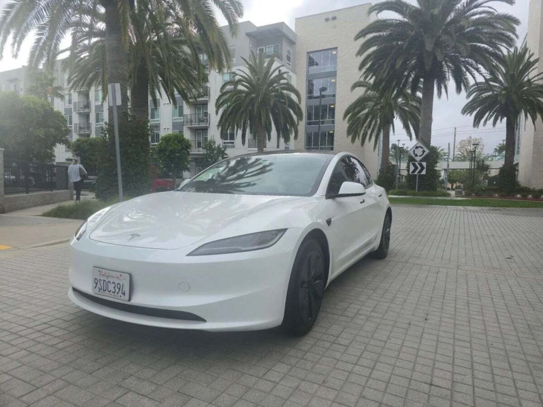 Sedan in Newport Beach, CA, United States 5 - 18293954