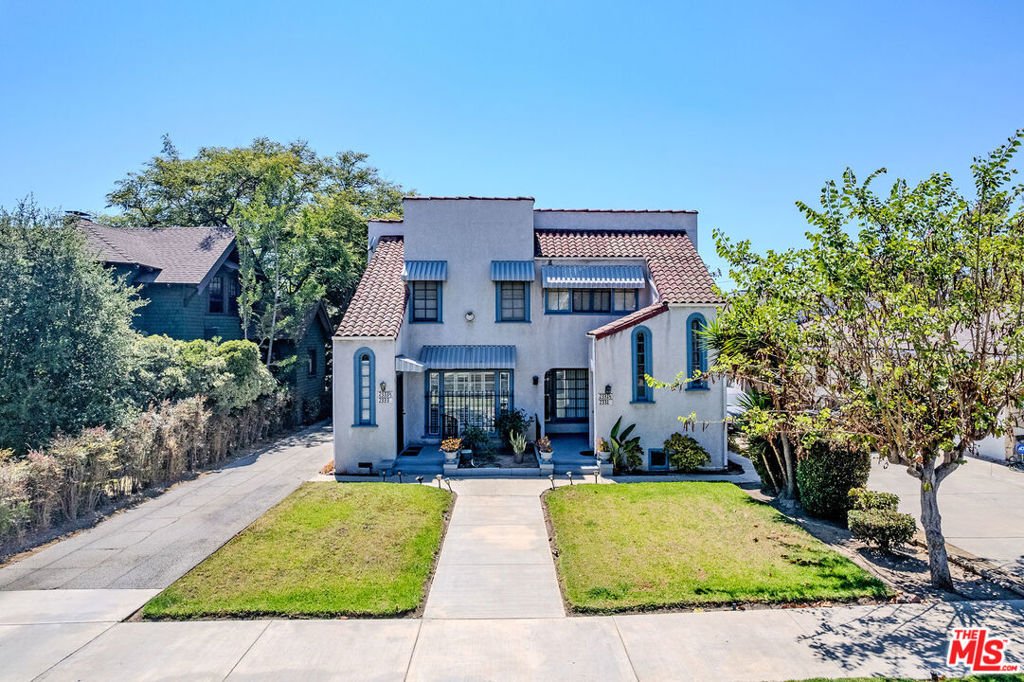 Los Angeles, California, United States 3 - 18293868