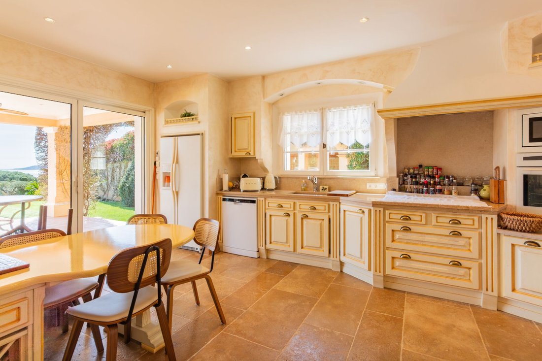 Villa in Ville-Les Saquedes-Le Bouillonnet, Sainte-Maxime, France 5 - 17499575