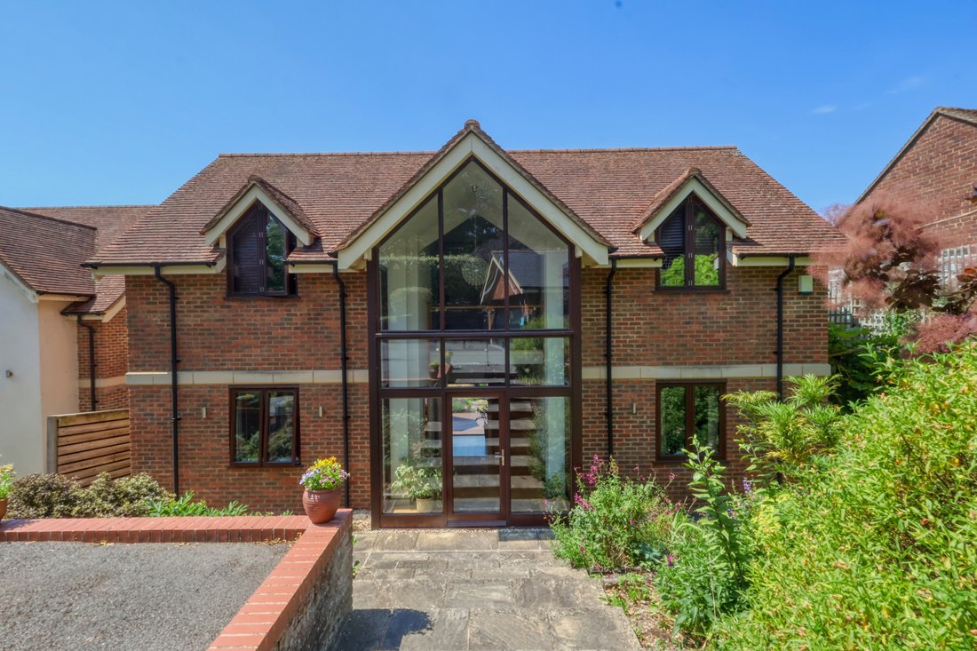 House in Lacey Green, England 1 - 17879086