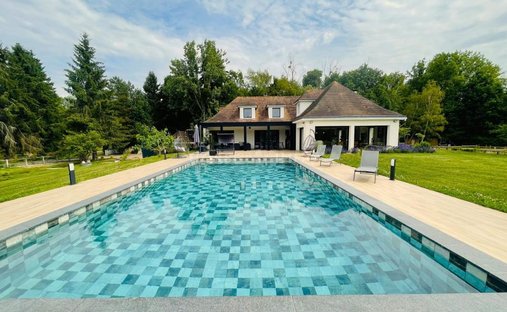 House in Villeneuve-le-Comte, Ile-de-France, France 1