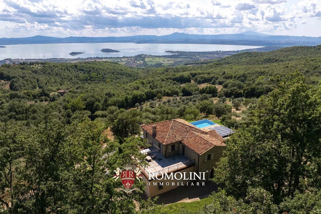 Villa in Tuoro sul Trasimeno, Umbria, Italy 1 - 15665720