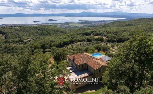 Villa en Tuoro sul Trasimeno, Umbría, Italia 1