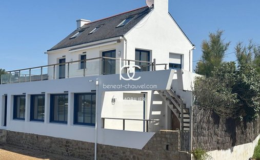 House in Centre Bourg, Sene, France 1