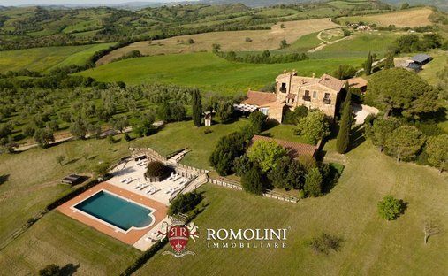 Villa in Roccalbegna, Tuscany, Italy 1