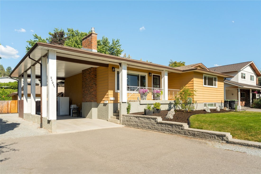 House in Kelowna, British Columbia, Canada 2 - 18289203