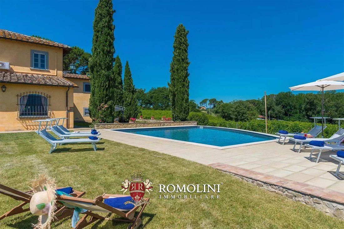 Villa in Monte San Savino, Tuscany, Italy 3 - 15663157