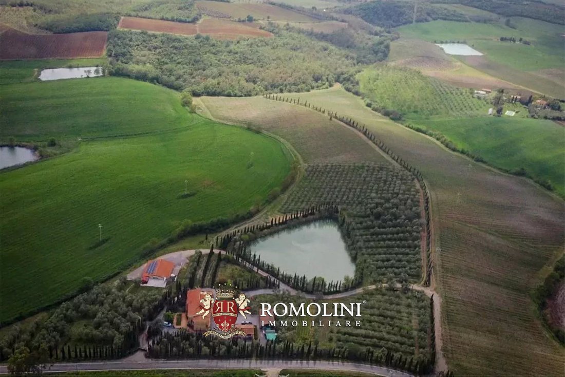 Farm Ranch in Manciano, Tuscany, Italy 4 - 15663180