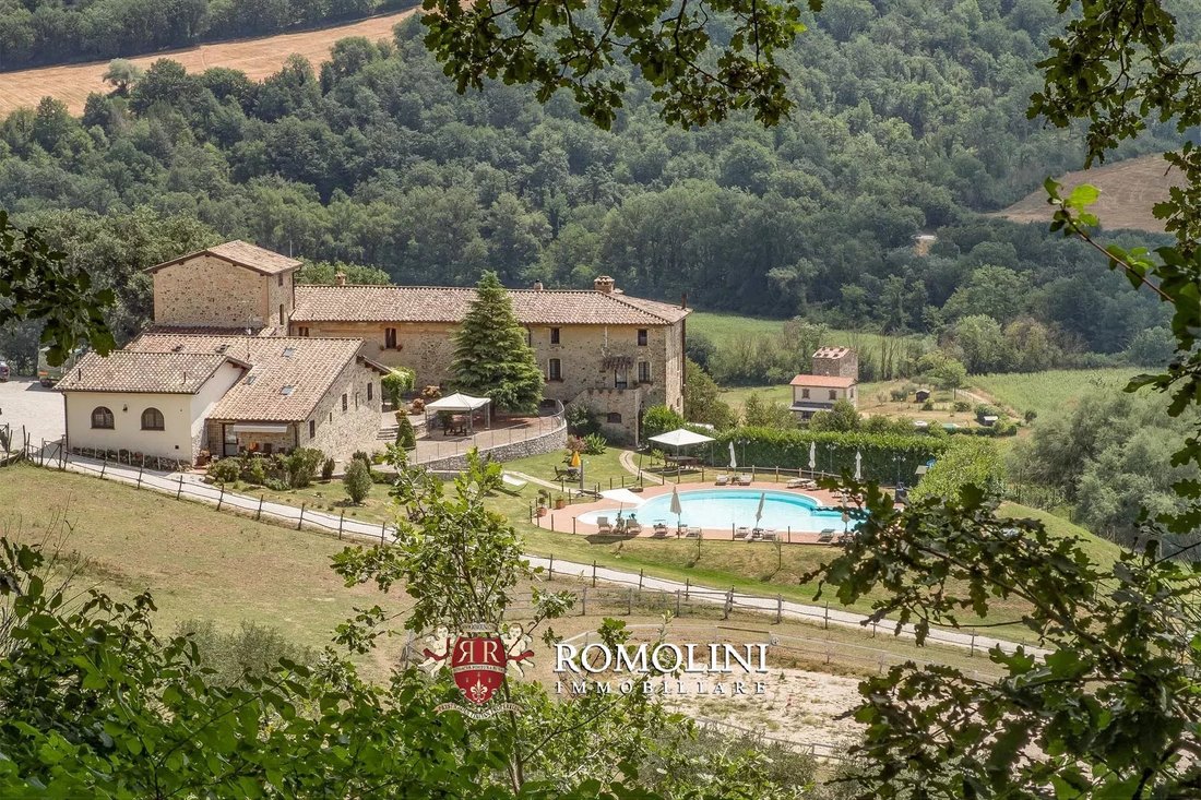 Estate in Umbertide, Umbria, Italy 4 - 15664674